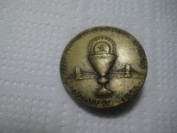 Eucharistic World Congress Budapest 1938 badge, yellow copper diameter 23 mm