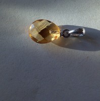 Csepp alakú fazettált citrin medál ezüst akasztóval