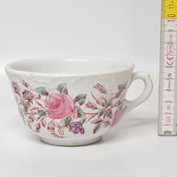 Small porcelain cup with floral decor (1770)