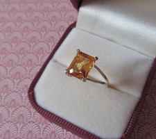 Köves ezüst gyűrű - szép sárga kővel
