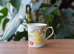 Alföldi retro porcelán gyümölcsös bögre - házgyári körtés cseresznyés csésze