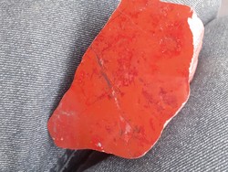 Vörös jáspis  természtes ásvány darab öklömnyi