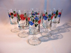 Retro likőrös készlet, 6 db virág mintával festett talpas üveg pohár