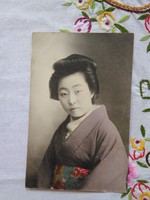 Japán kézzel színezett fotólap/képeslap gésa 1900-as évek első fele