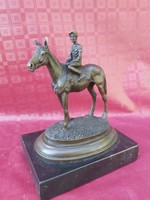 Zsoké lovon szép bronz szobor. Milo szignóval