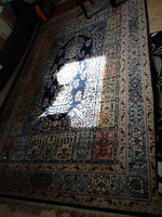 Használt perzsaszőnyeg sötét tónusú perzsa szőnyeg Ispahan  persian rug