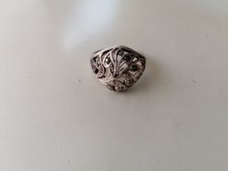 Ezüst markazitokkal díszített áttört mintás gyűrű fejjel 925