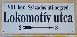 "VIII. ker., Százados úti negyed Lokomotív utca 2 - 8" fém matricás utcatábla (1779)