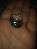 Ezüst jelzett gyűrű , a kő színe változik a fényben, jelzett , kővel együtt 12.15 gr