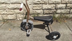 Retro bicikli, eredeti àllapotban, működik,3 kerekű gyerek, kerékpár.Filmkellék,fotózàs gyüjtemény.