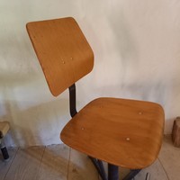 Forgó szék lábtaróval