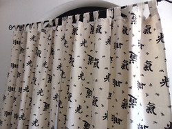 Japán vagy kínai betű, felirat motívumos vastag vászon függöny párban