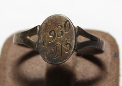 Antik (91 Éves ) Ezüst Emlék ( Pecsét Fazonú )Gyűrű, Dátum Vésettel 1930 V./ 5 Fémjelzett