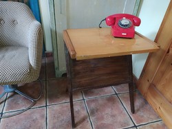 Retró designe telefon asztalka