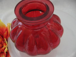 Piros gerezdes üveg váza