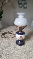 Rózsás,aranyozott, porcelántestű,kis petróleum lámpa (elektromos)