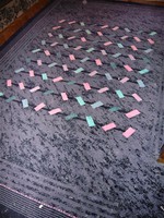 Modern, lila szőnyeg, 150x250 cm   szines  geometriai mintákkal