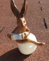 Antik húsvéti porcelán figura - tangó harmonikán játszó tojáson ülő nyúl figura