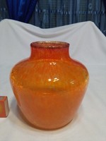 Karcagi, narancs színű repesztett fátyolüveg váza - 14 cm