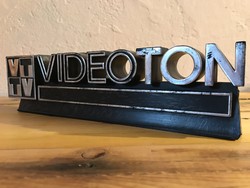 Videoton 3-D-s reklám dekoráció.
