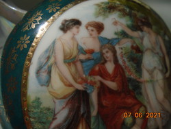 Altwien Kézzel festett arany virágokkal és mitológiai jelenettel jelzett bonbonier fedél