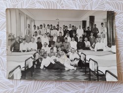 Régi fotó katonai csoportkép kórházi fénykép