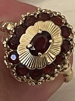 Gyönyörű bider mintás 14 kr aranyból készült  gránáttal díszített gyűrű eladó!Ara:68000.-
