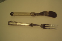 Baroque buttered knife with natural handle and small fork with silvered handle.