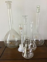 Laboros üvegek, kellékek