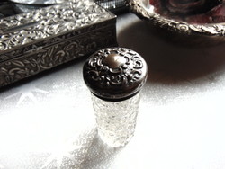 Antik ezüst kupakos csiszolt üvegcse