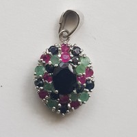 Smaragd, rubin és zafír köves ezüst medál