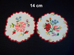 2 db Kalocsai virág mintával kézzel hímzett terítő