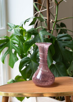 Retro karcagi (berekfürdői) fátyolüveg váza, sötét rózsaszín / lila repesztett üveg váza