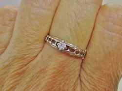 Beautiful brilliant 14kt white gold ring