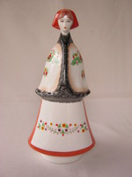 Aquincumi porcelán népviseletes nő