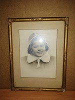 Régi üvegezett képkeret kislány fotóval  26*34 cm