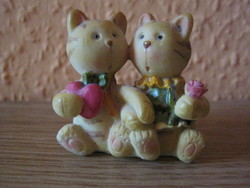 Mini kitten cat couple