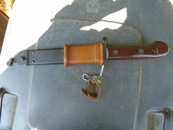 AK 47-es bajonett tokkal