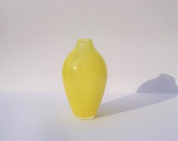 Régi amfora formájú Karcag fátyolüveg váza sárga repesztett üveg váza