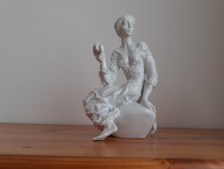 Ritka, nagyméretű porcelán szobor: Ülő nő virágkoszorúval