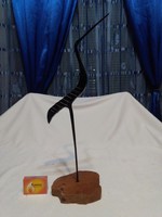 Retro kovácsoltvas kócsag figura fa talpon - 40 cm