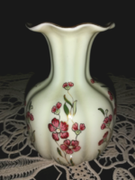 Zsolnay kézzel festett virágos gerezdes váza