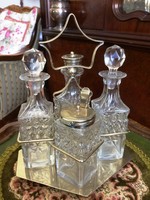 100 éves, antik, kristály fűszerszett, asztali állványon, fűszerkrémes, szórófejes és olajos üvegek