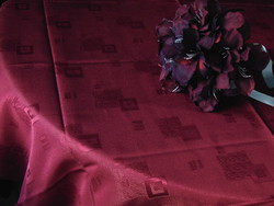 Meseszép burgundi vörös selyemdamaszt asztalterítő 158 x 258 cm téglalap