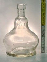 "Hobé Fréres" közepes színtelen likőrösüveg (1858)