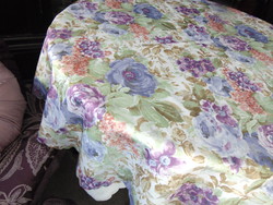 Álomszép rózsás selyemdamaszt asztalterítő 160 cm