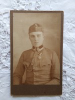 Antik magyar keményhátú műtermi szépia fotó, fiatal katona, valószínűleg I. világháború