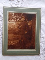 Antik szépia keményhátú fotó, katona/férfi egyenruhában