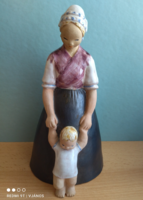 Berkovits Anna kerámia szobor Anya gyermekével