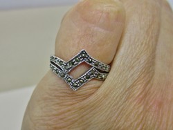 Szépséges kisujj ezüst gyűrű markazit kövekkel